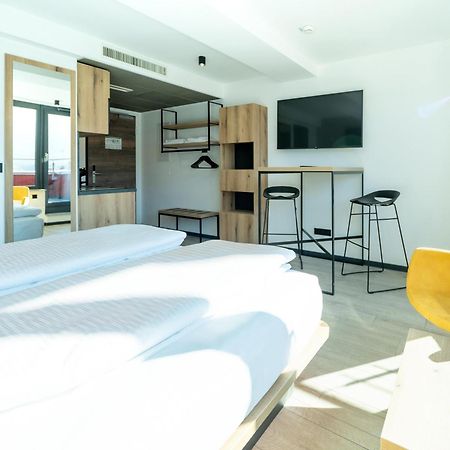 B&B Hotel Albstadt-Hbf Bagian luar foto