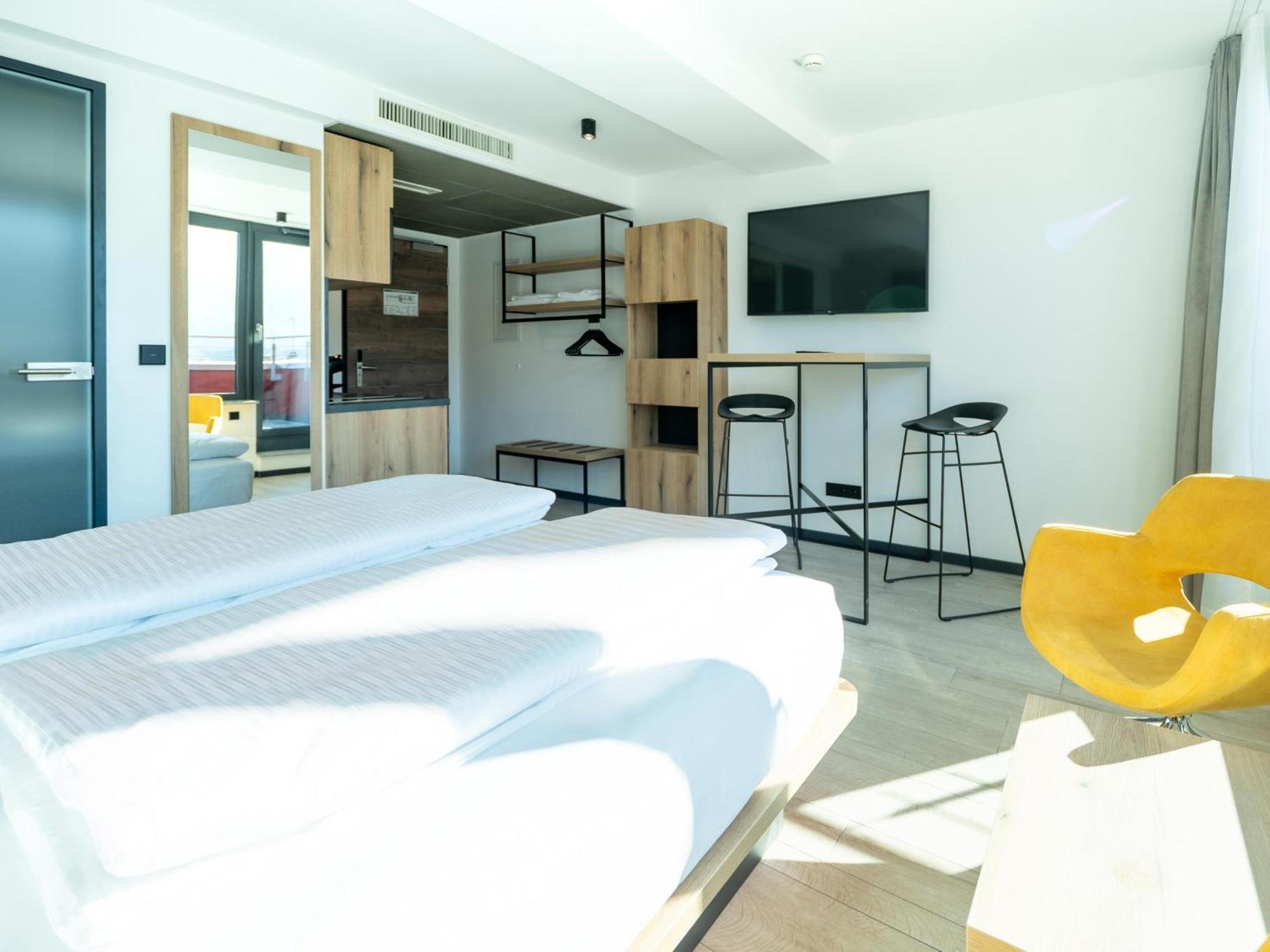 B&B Hotel Albstadt-Hbf Bagian luar foto