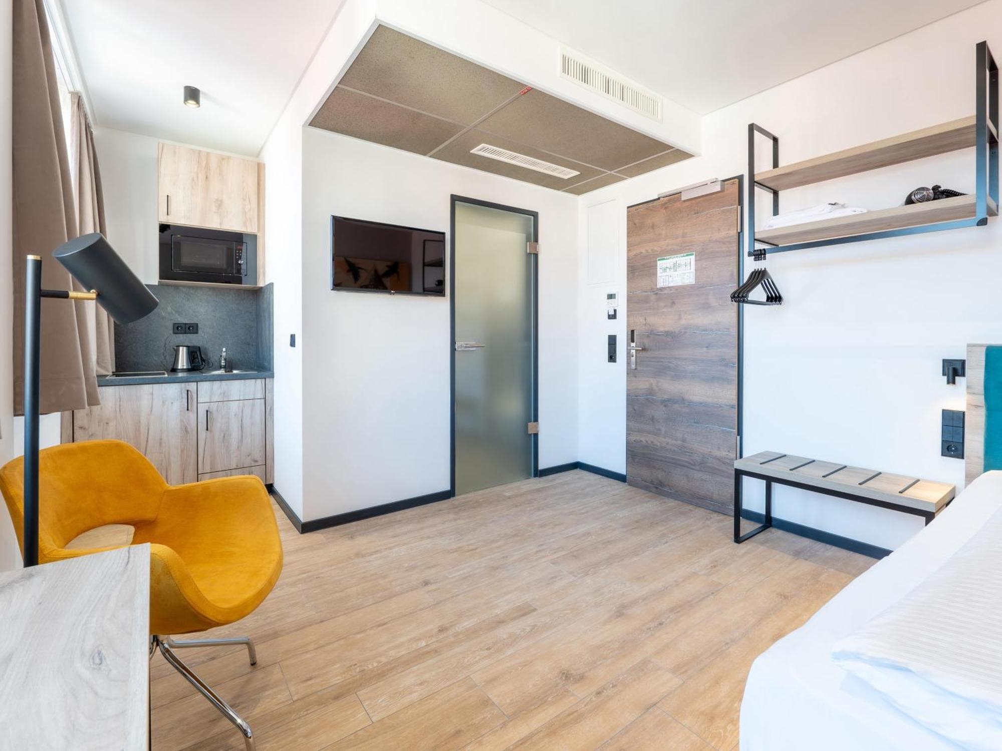 B&B Hotel Albstadt-Hbf Bagian luar foto