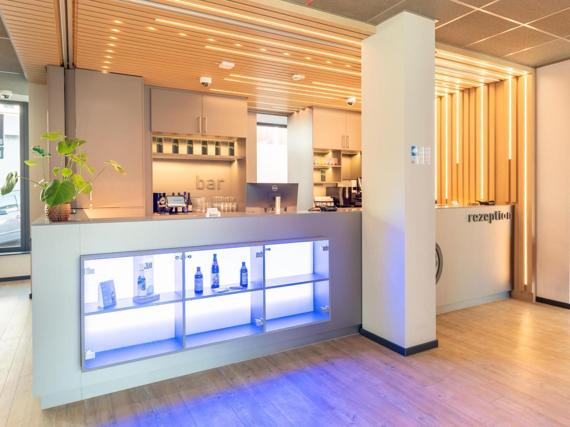 B&B Hotel Albstadt-Hbf Bagian luar foto