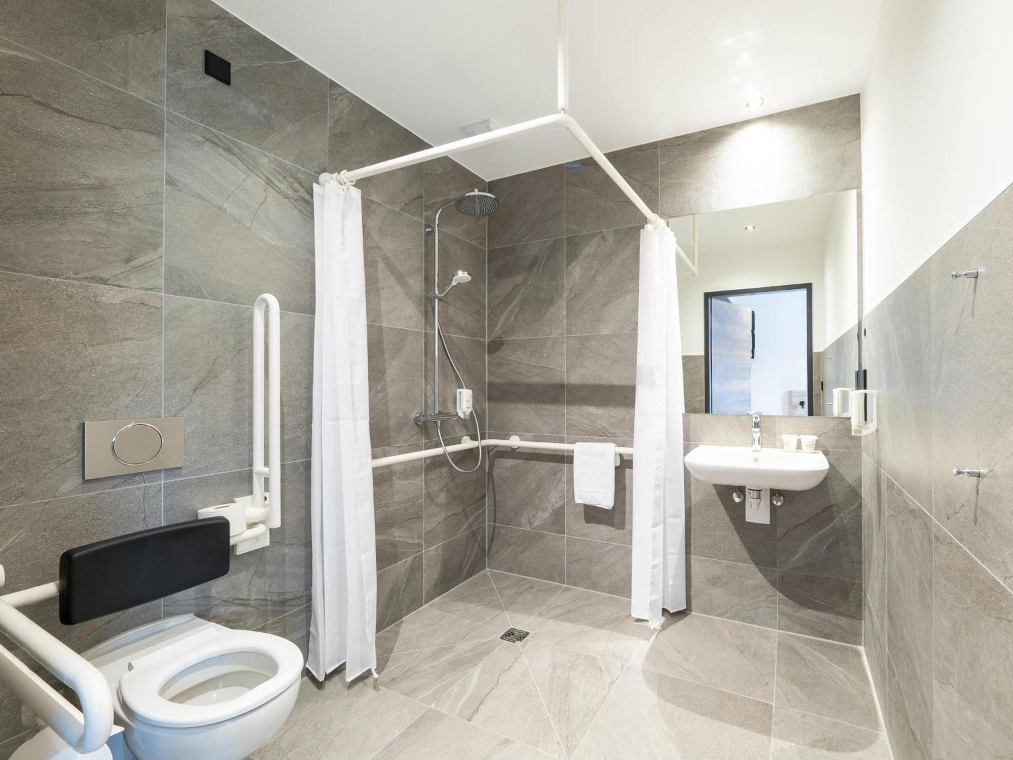 B&B Hotel Albstadt-Hbf Bagian luar foto
